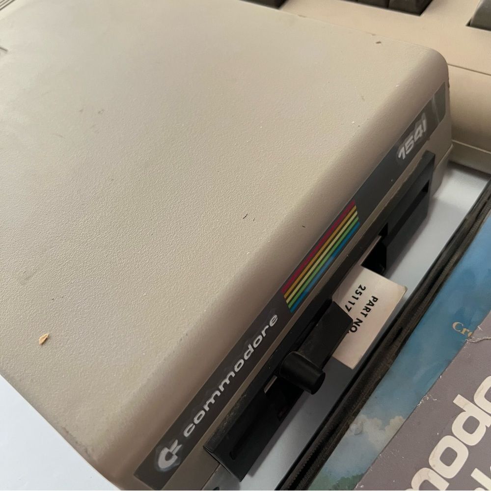 Boxed Commodore 64 computer - Picture 2 of 7